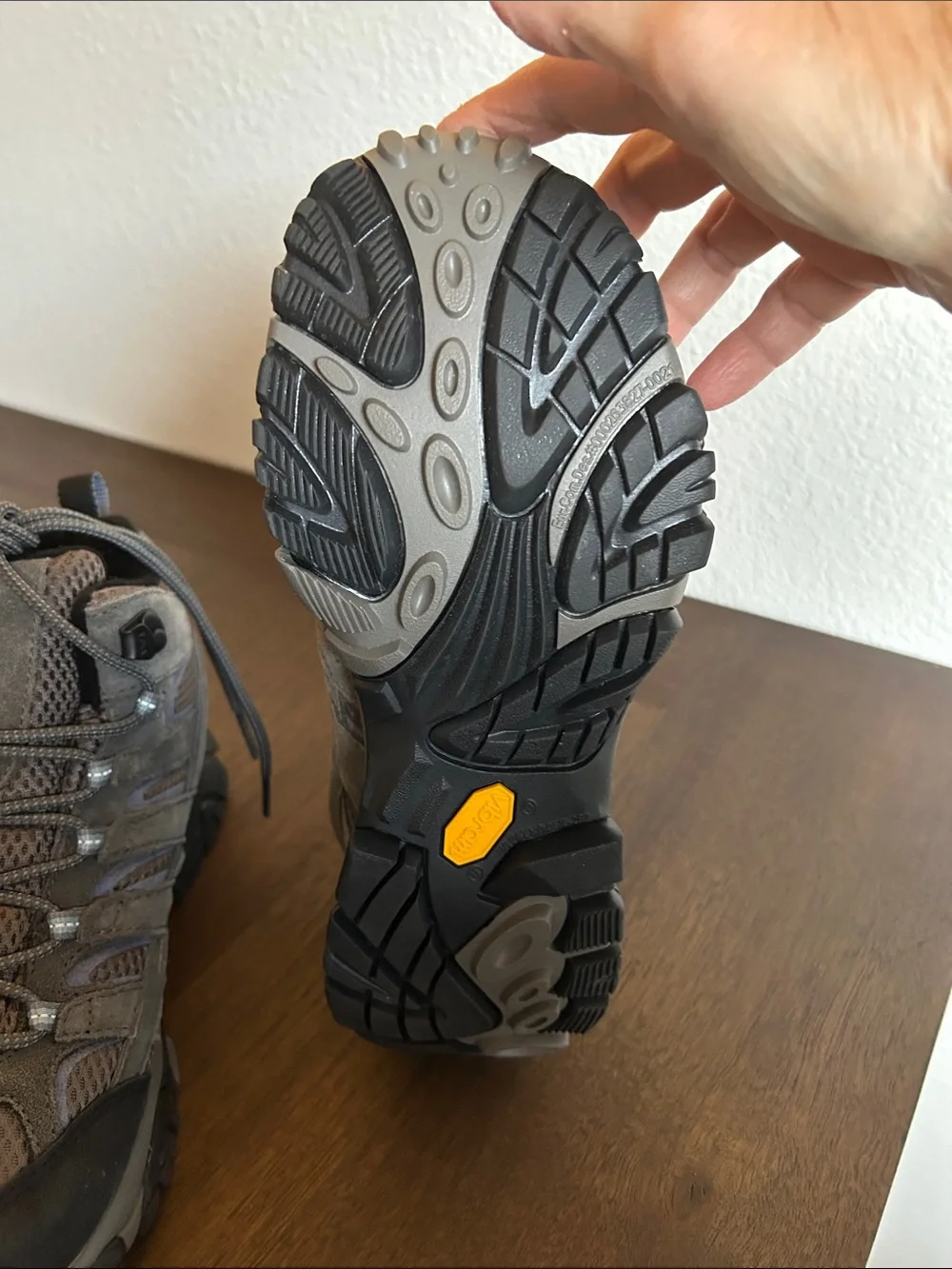 Merrell Moab 2 Mid hiking boots 8.5 in mint condition like new. Waterproof